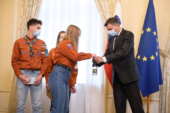 Predsednik Pahor skavtinjam in skavtom ob sprejemu Luči miru iz Betlehema: Ste še en glasnik prijazne besede in strpnosti
